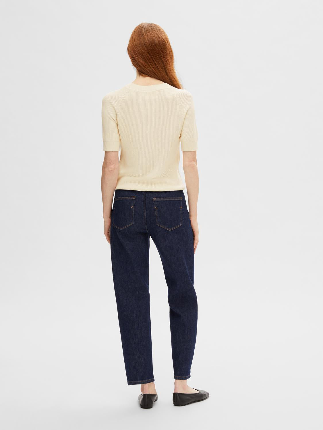 model_shot-back